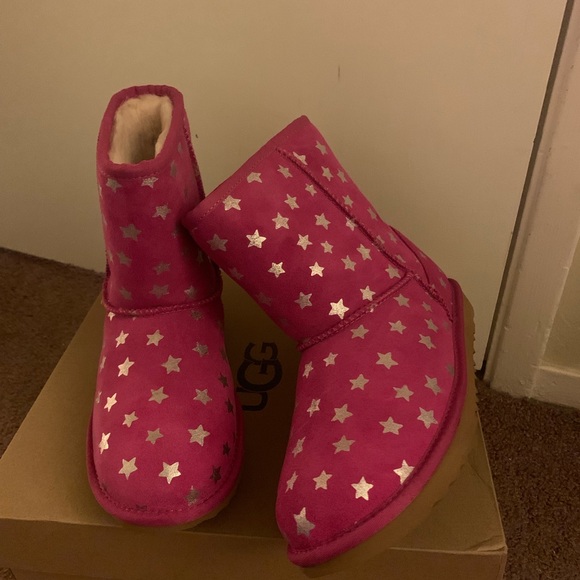 NIB UGG Water Resistant Classic Short Stars Boots - Picture 3 of 5